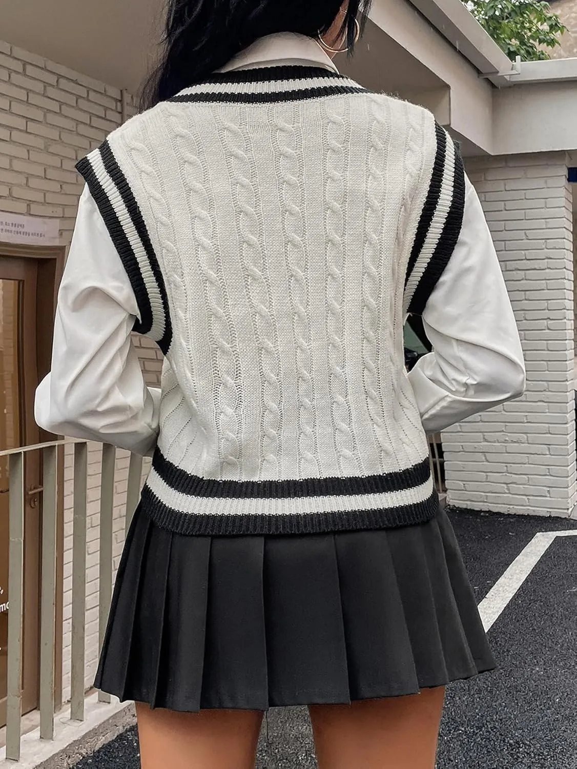 GORGLITTER Women's Cable Knit Graphic Sweater Vest Chunky Knit Striped Pullover Cropped Sweater Casual Sleeveless V Neck Tops